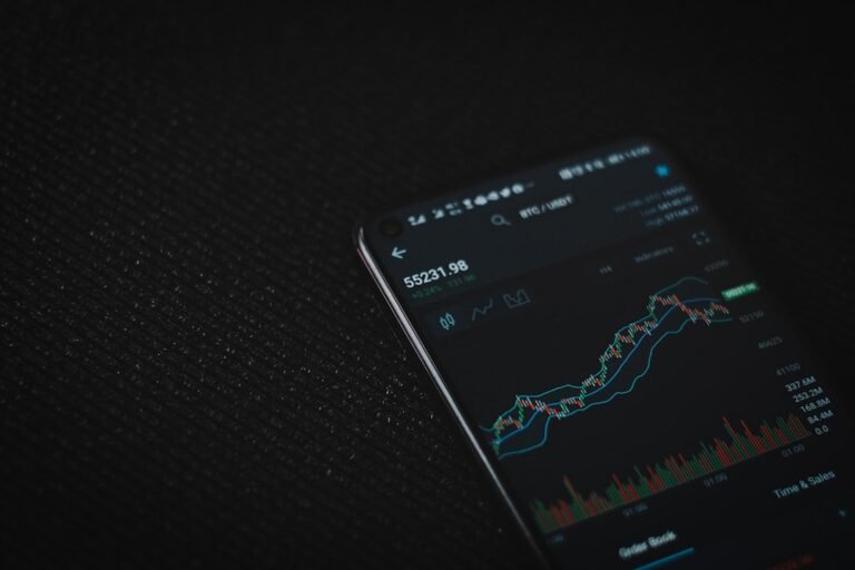 XRP price forecast 2026 - Photo by Viktor Forgacs - click ↓↓ on Unsplash